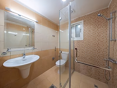 SPACIOUS 5BR APARTMENT FOR RENT | OLD AIRPORT