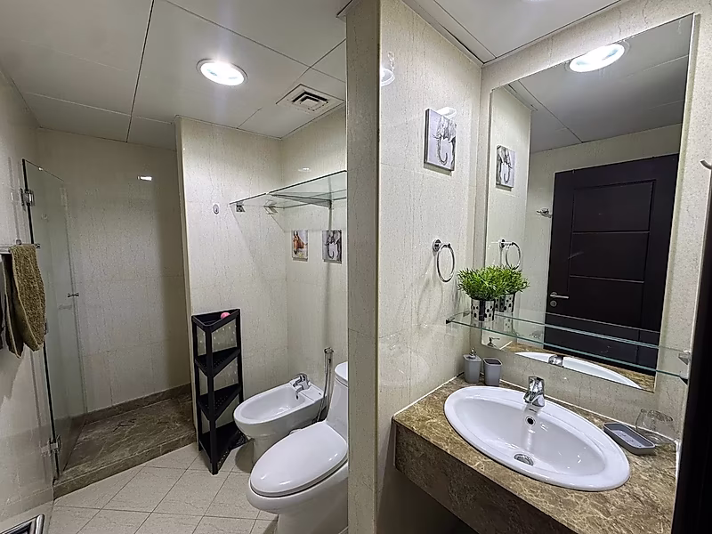 IDEAL INVESTMENT OPPORTUNITY! STUDIO APARTMENT WITH STUNNING HIGH FLOOR VIEW - Photo 3
