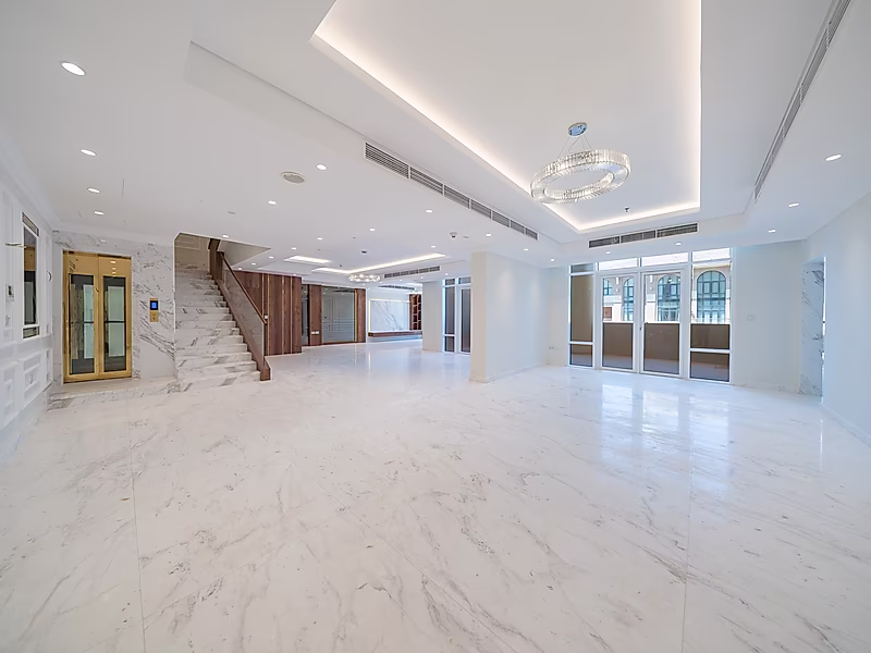 Fully Renovated Freehold Penthouse | Hot Offer & Move In Ready - Photo 1