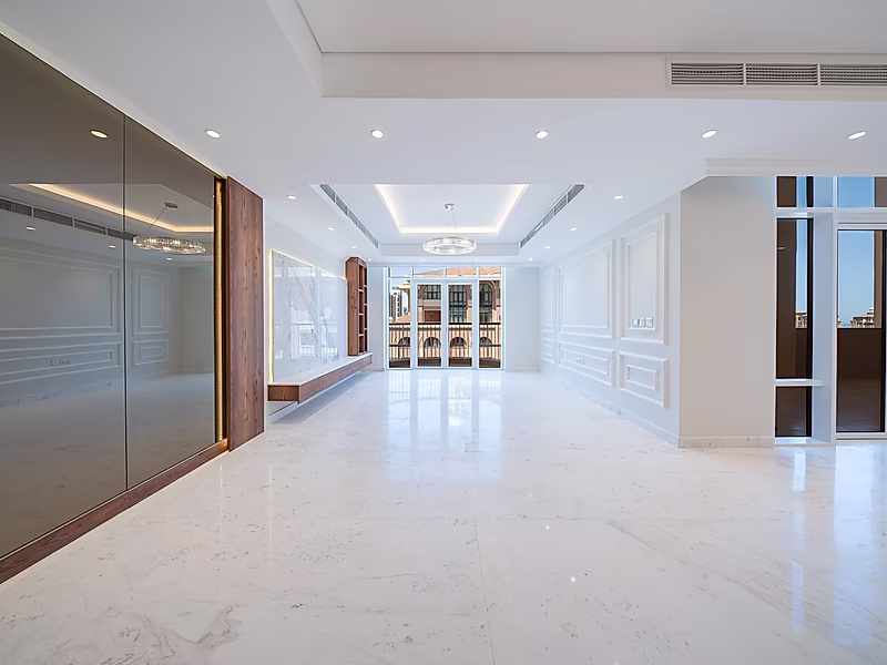 Fully Renovated Freehold Penthouse | Hot Offer & Move In Ready - Photo 3