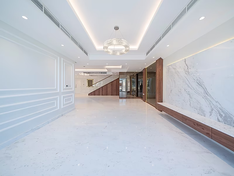 Fully Renovated Freehold Penthouse | Hot Offer & Move In Ready - Photo 5