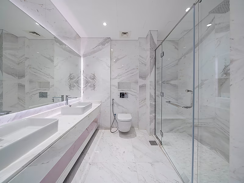 Fully Renovated Freehold Penthouse | Hot Offer & Move In Ready - Photo 13