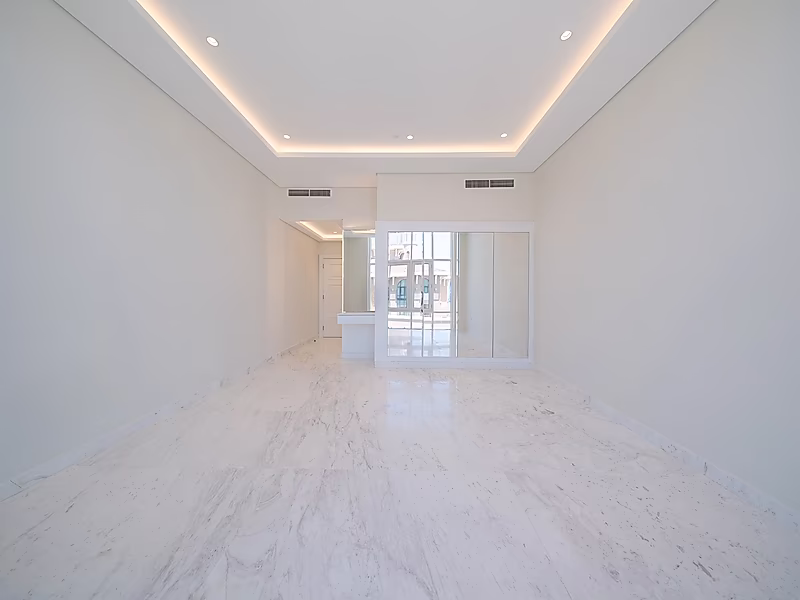 Fully Renovated Freehold Penthouse | Hot Offer & Move In Ready - Photo 15
