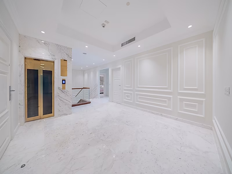 Fully Renovated Freehold Penthouse | Hot Offer & Move In Ready - Photo 17