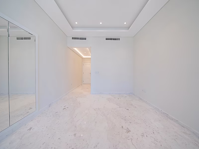 Fully Renovated Freehold Penthouse | Hot Offer & Move In Ready - Photo 19