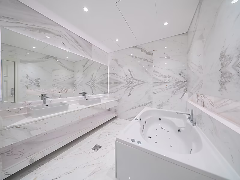 Fully Renovated Freehold Penthouse | Hot Offer & Move In Ready - Photo 23
