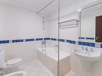 Elegant 2-Bedroom Apartment for Rent in West Bay – Modern Living in a Prime Location