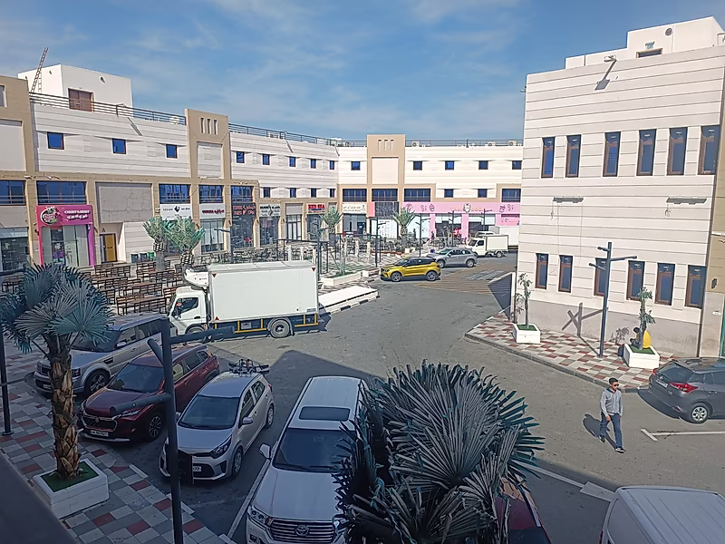 محلات بيع بالتجزئة للإيجار بموقع ممتاز - Photo 4