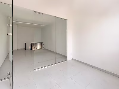 EXCELLENT LOCATION - RETAL SHOPS FOR RENT