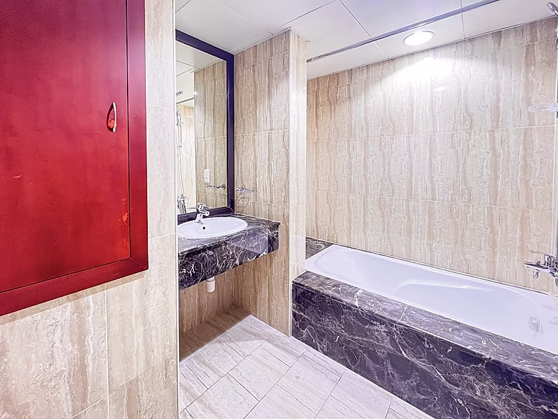 Fully Furnished 1+ Office Apartment in Porto Arabia - Photo 10