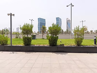 مساحة تجارية مميزة بسقف مرتفع | 297 متر مربع | لوسيل مارينا