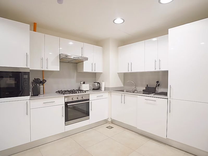 FULLY FURNISHED 1 BEDROOM VENDOME & SEA VIEW - Photo 9