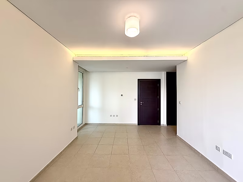 Panoramic Sea & Marina Views | High-Floor Luxury 2BR in Viva Bahriya | Beach Access | Title Deed Ready - Photo 4