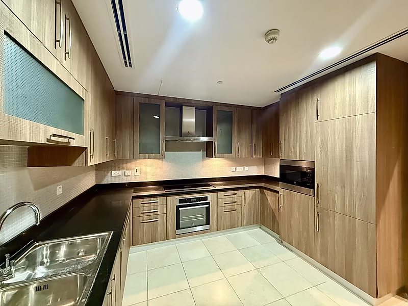 Panoramic Sea & Marina Views | High-Floor Luxury 2BR in Viva Bahriya | Beach Access | Title Deed Ready - Photo 9