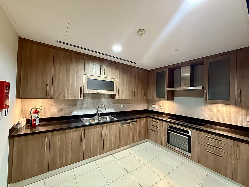 Panoramic Sea & Marina Views | High-Floor Luxury 2BR in Viva Bahriya | Beach Access | Title Deed Ready - Photo 10