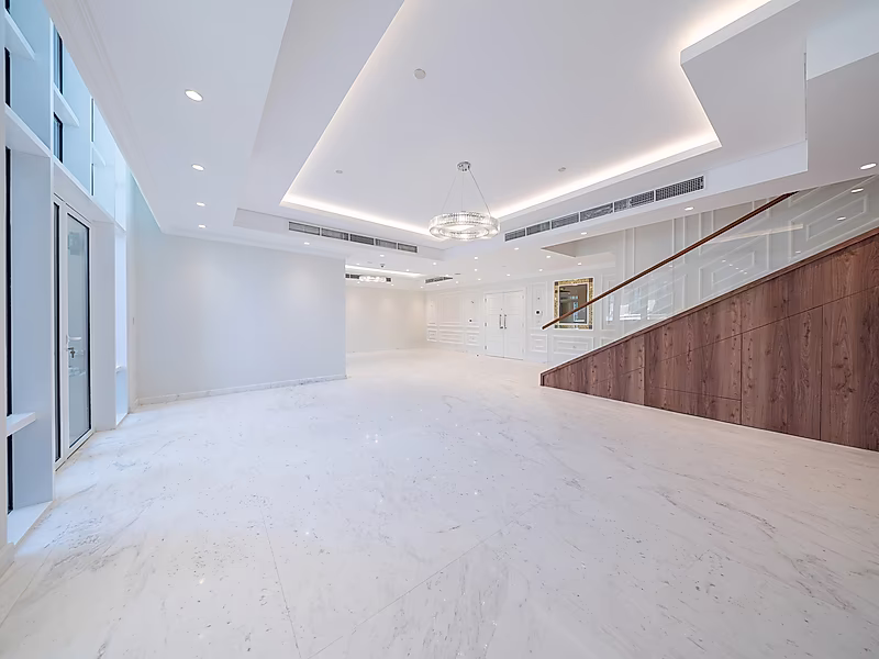 Fully Renovated Freehold Penthouse | Hot Offer & Move In Ready - Photo 25