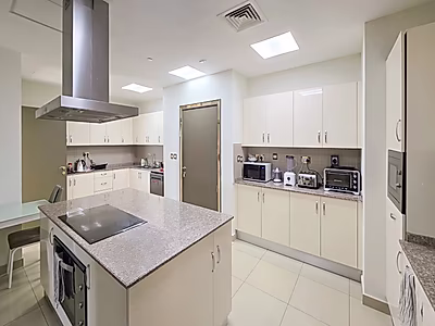 Stunning Renovated Penthouse | Panoramic Marina Views | Prime Location