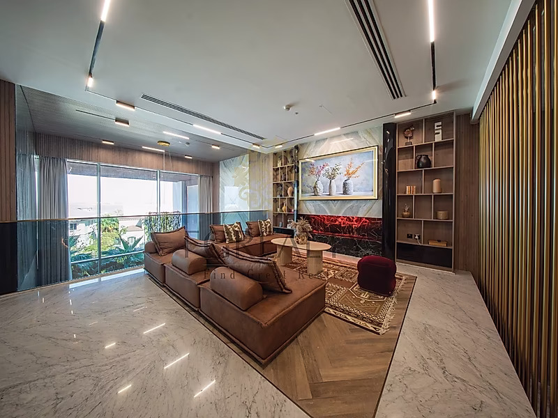 Stylish Duplex with Panoramic Views - Photo 2