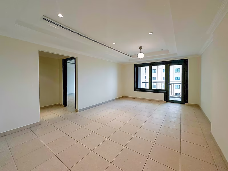 Bright & Unique Layout 1 Bedroom in Porto Arabia’s Top Tower - Sea & Kempinski View - Photo 2