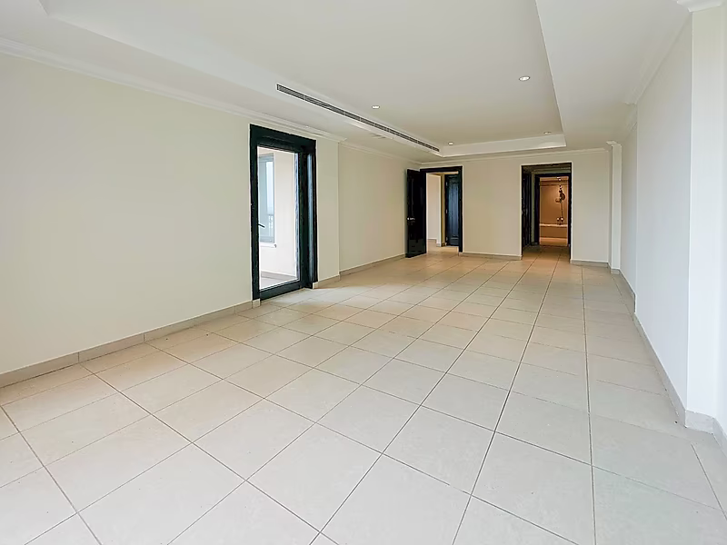 Bright & Unique Layout 1 Bedroom in Porto Arabia’s Top Tower - Sea & Kempinski View - Photo 3