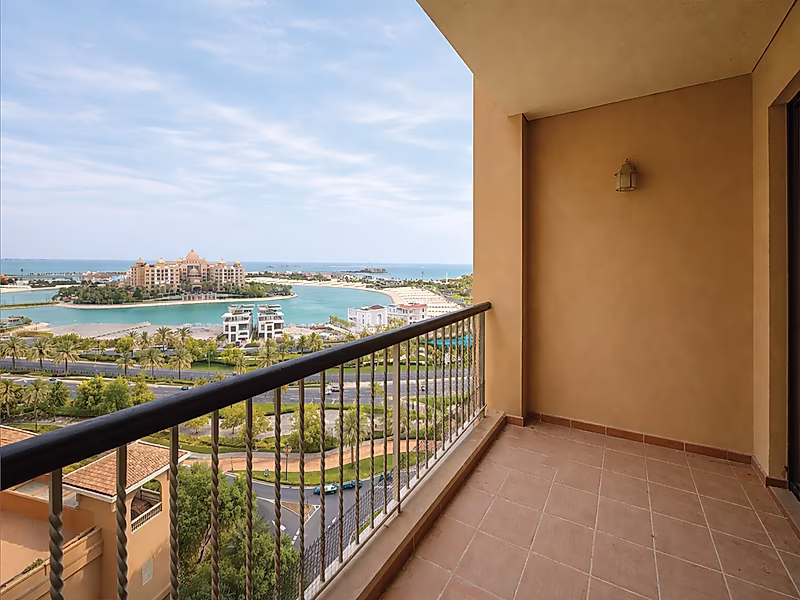 Bright & Unique Layout 1 Bedroom in Porto Arabia’s Top Tower - Sea & Kempinski View - Photo 1