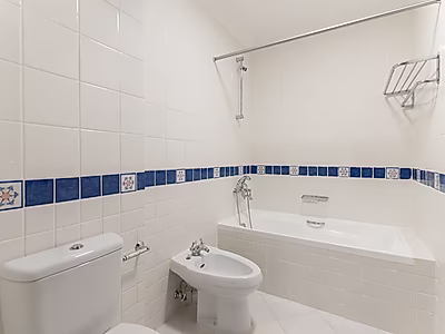Elegant 2-Bedroom Apartment for Rent in West Bay – Modern Living in a Prime Location