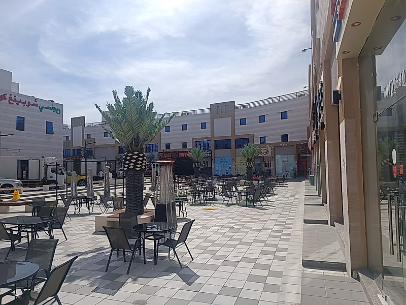 محلات بيع بالتجزئة للإيجار بموقع ممتاز - Photo 11