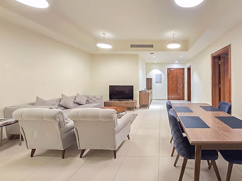 Stunning 3BR Apartment with Luxury Finishes - Photo 4