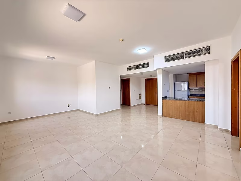 Hot Deal | 3 Bedrooms with Title Deed - Photo 2