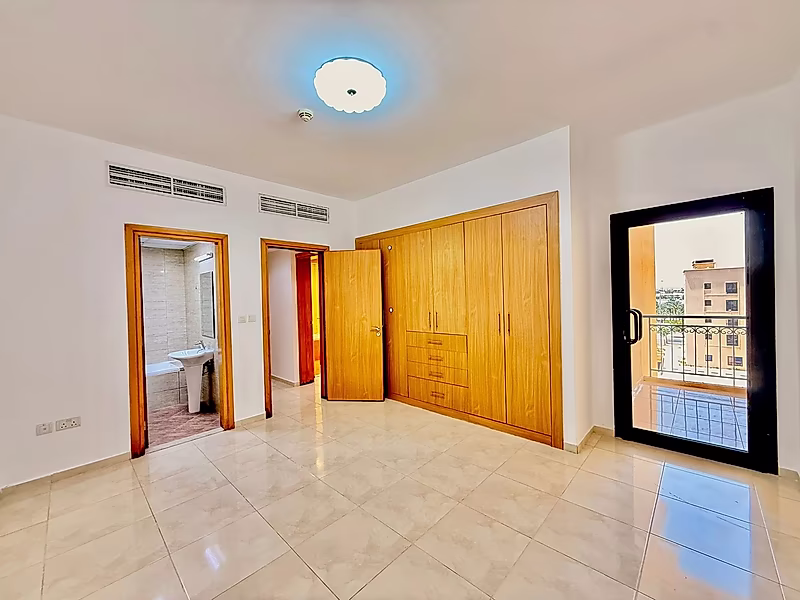 Hot Deal | 3 Bedrooms with Title Deed - Photo 8