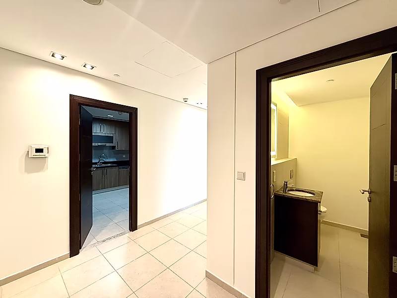Panoramic Sea & Marina Views | High-Floor Luxury 2BR in Viva Bahriya | Beach Access | Title Deed Ready - Photo 18