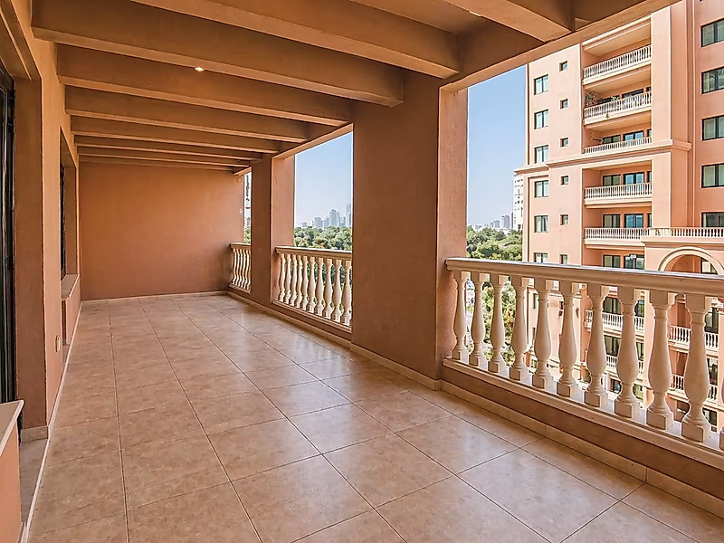 Spacious 2BR in Porto Arabia | Large Balcony & Partial Marina View | Great Value - Photo 6
