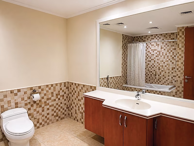 2-Bedroom Apartment for Sale in Porto Arabia | Dual Balconies & Prime Location - Photo 3