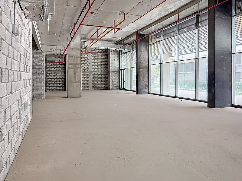 HIGH END 207SQM WATERFRONT RETAIL SPACE - Photo 1