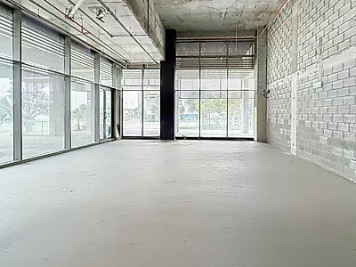 HIGH END 207SQM WATERFRONT RETAIL SPACE