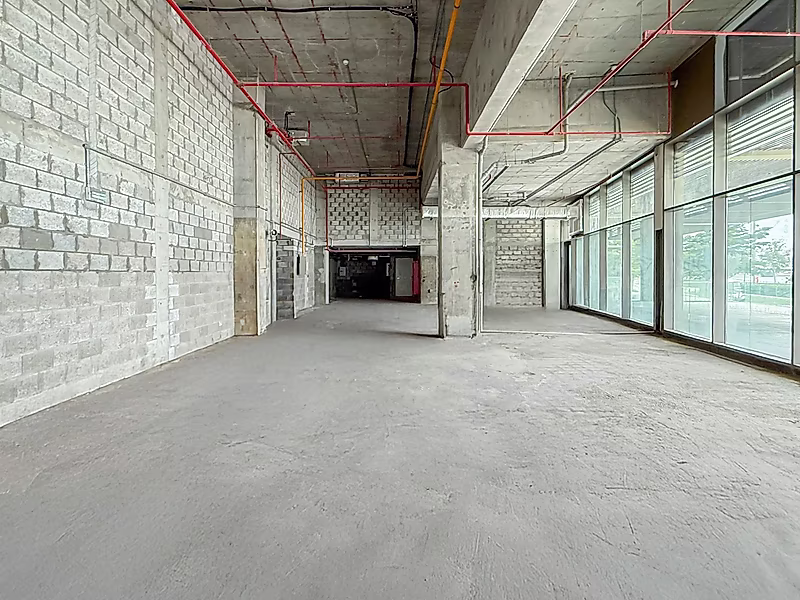 HIGH END 207SQM WATERFRONT RETAIL SPACE - Photo 4