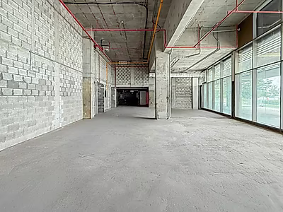 HIGH END 207SQM WATERFRONT RETAIL SPACE