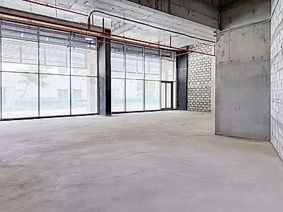 Chic Retail Space | Prime Visibility