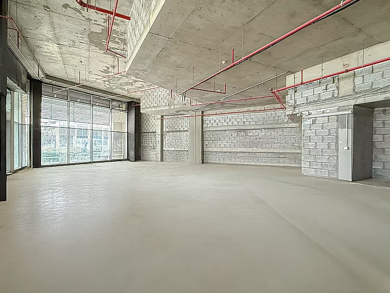 140 Sqm High ceiling retail space / Lusail - Photo 2