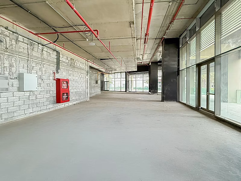 140 Sqm High ceiling retail space / Lusail - Photo 3