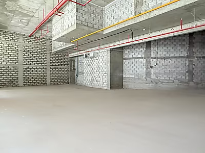 140 Sqm High ceiling retail space / Lusail