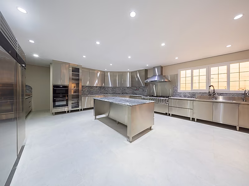 Luxury Villa for Sale in Al Kheesa – Exceptional Design & Premium Features - Photo 10