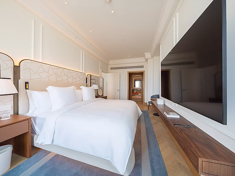 SEA VIEWS! BILLS INCLUDED 2 BEDROOM + MAID LUXURY APARTMENT - Photo 4