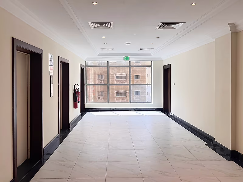 Premium 495 SQM Half-Floor Office | Fully Fitted | - Photo 2