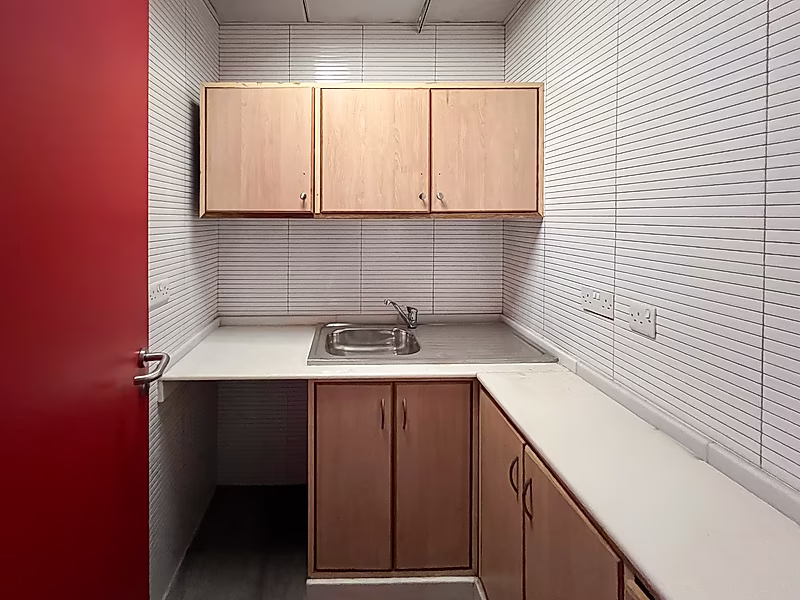 Premium 495 SQM Half-Floor Office | Fully Fitted | - Photo 4