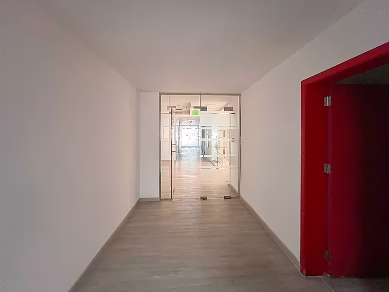 Premium 495 SQM Half-Floor Office | Fully Fitted | - Photo 8