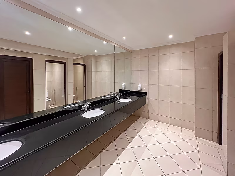 Premium 495 SQM Half-Floor Office | Fully Fitted | - Photo 9