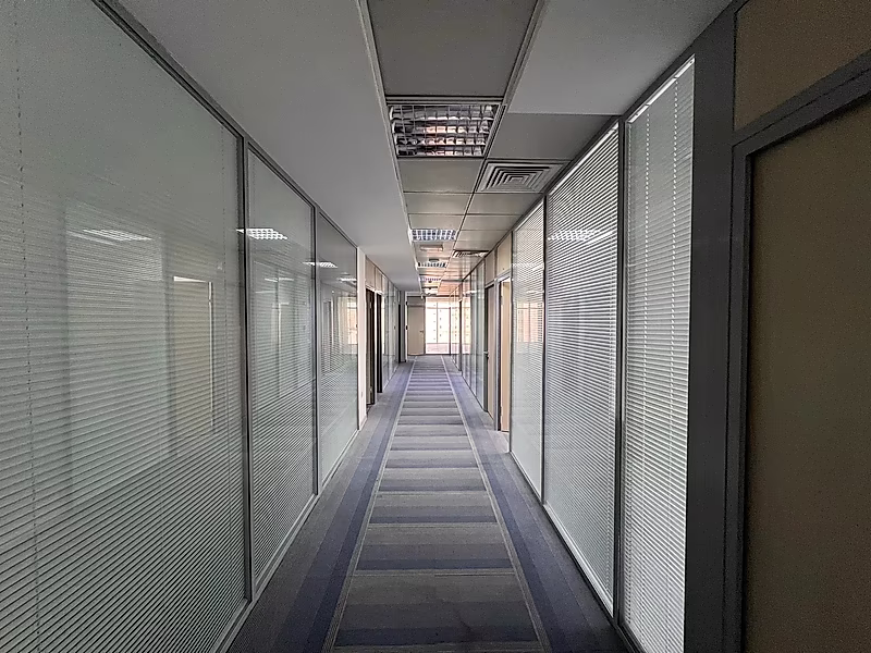 Premium 495 SQM Half-Floor Office | Fully Fitted | - Photo 10