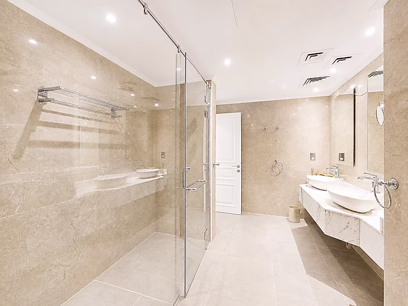 Stunning 3BR with Luxurious Finishes - Photo 6