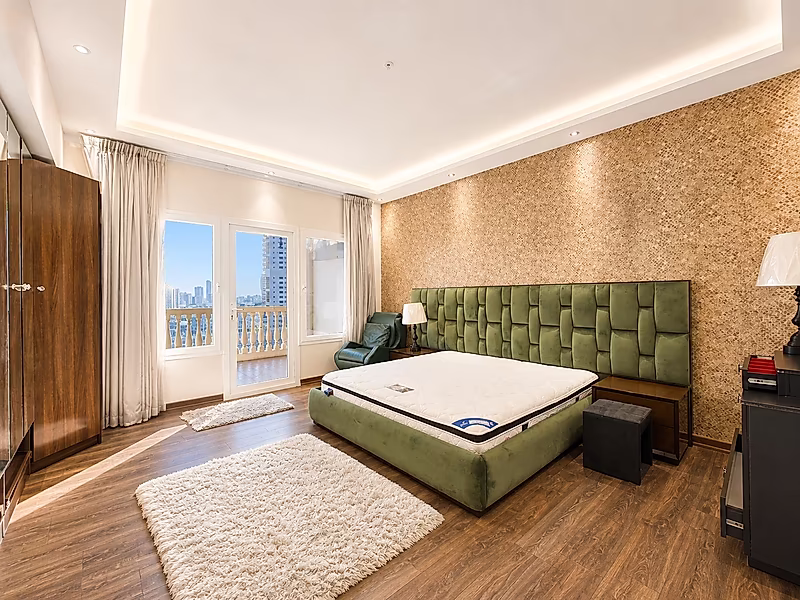 Stunning 3BR with Luxurious Finishes - Photo 7